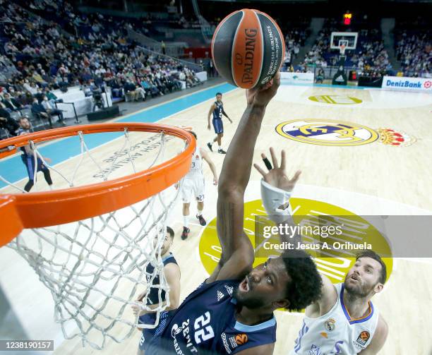 Alex Poythress, #22 of Zenit St Petersburg goes to the basket against Rudy Fernandez, #5 of Real Madrid during the Turkish Airlines EuroLeague match...