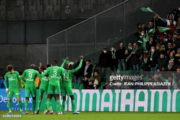 Saint-Etienne's players celebrate after scoring the equalizer during the French L1 football match between AS Saint-Etienne and Montpellier Herault SC...
