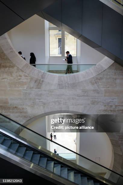 October 2021, France, Paris: Modern architecture complements the historic fabric of the Louvre Palace. Photo: Jan Woitas/dpa-Zentralbild/ZB