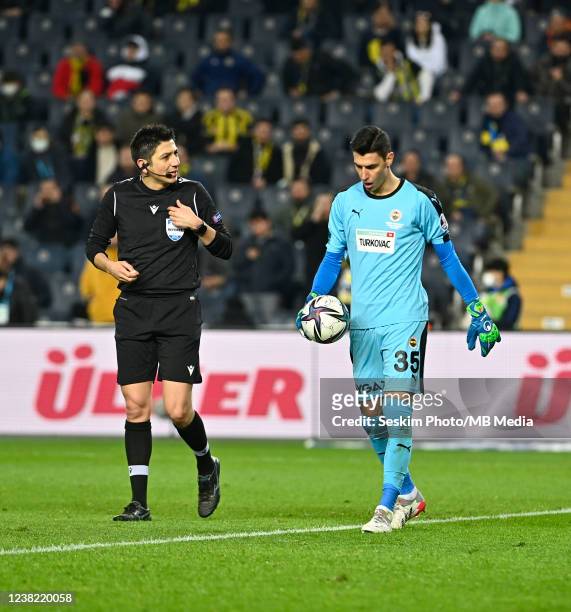 Referee Yasar Kemal Ugurlu and Goalkeeper Berke Ozer of Fenerbahce SK during the Turkish Super Lig match between Fenerbahce S.K. And Basaksehir at...