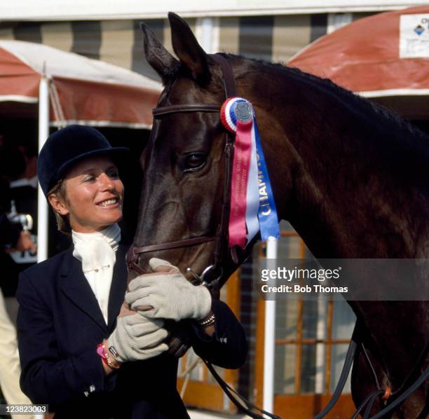 Virginia Leng of Great Britain with her horse Master Craftsman, Badminton Horse Trials champions, circa May 1989.