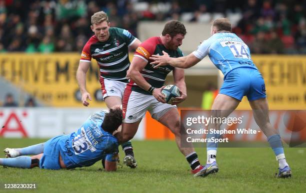 Leicester Tigers' Julian Montoya is tackled by Worcester Warriors' Francois Venter and Perry Humphreys during the Gallagher Premiership Rugby match...