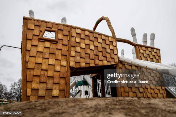 February 2022, Brandenburg, Beelitz: The replica of an asparagus basket is set up in the playground on the grounds of the State Garden Show. The LAGA...