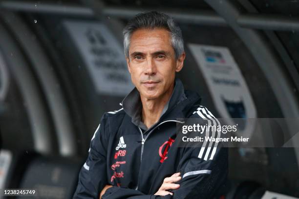 Paulo Sousa coach of Flamengo looks on before a match between Flamengo and Fluminense as part of the Taca Guanabara, first leg of the Carioca State...