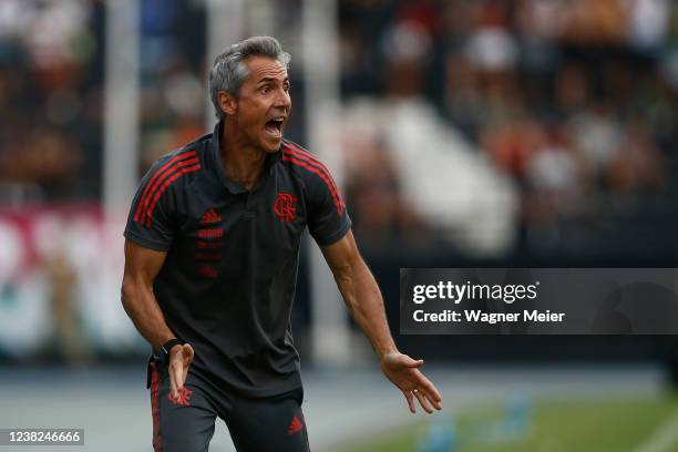 Paulo Sousa coach of Flamengo reacts during a match between Flamengo and Fluminense as part of the Taca Guanabara, first leg of the Carioca State...