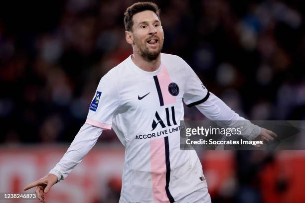 Lionel Messi of Paris Saint Germain celebrate 1-3 during the French League 1 match between Lille v Paris Saint Germain at the Stade Pierre Mauroy on...