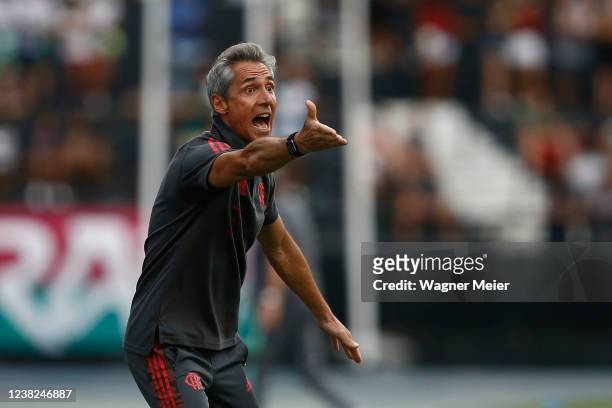 Paulo Sousa coach of Flamengo reacts during a match between Flamengo and Fluminense as part of the Taca Guanabara, first leg of the Carioca State...