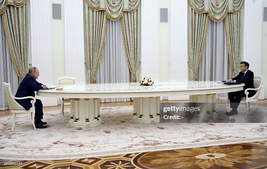 TOPSHOT-RUSSIA-FRANCE-POLITICS-DIPLOMACY-CONFLICT