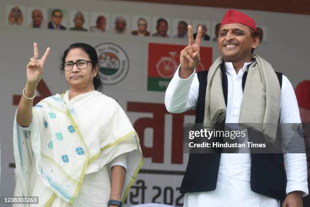 West Bengal chief minister Mamata Banarjee along with Samajwadi Party national president Akhilesh Yadav gesture during the joint press conference...