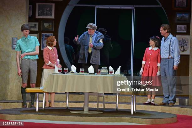 Maximilian Diehle, Henny Reents, Michael Kind, Anna Julia Antonucci, Thomas Heinze during the press rehearsal of the play "Der Chinese" at Komoedie...