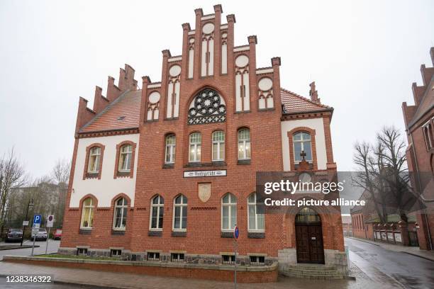 February 2022, Mecklenburg-Western Pomerania, Pasewalk: The lettering "Amtsgericht" is on the building of the local court in Pasewalk. The Pasewalk...