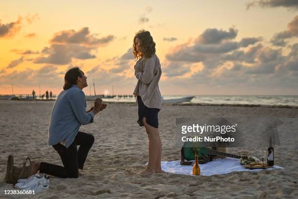 The scene of the pre-marital proposal as seen on the romantic beach in Progreso. On Wednesday, February 09 in Progreso, Yucatan, Mexico.