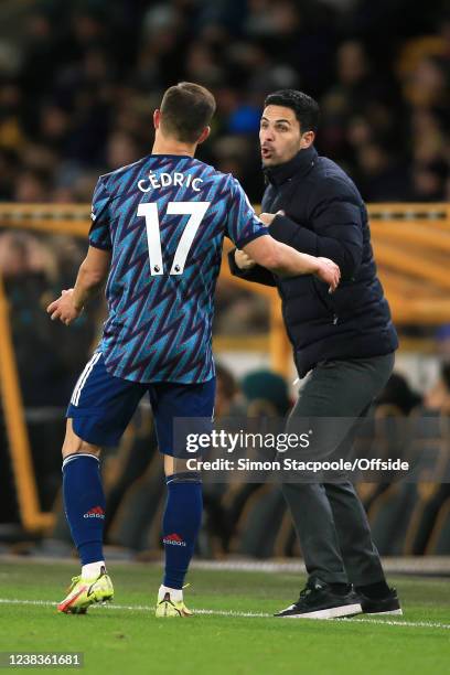 Arsenal manager Mikel Arteta speaks to Cedric Soares of Arsenal during the Premier League match between Wolverhampton Wanderers and Arsenal at...