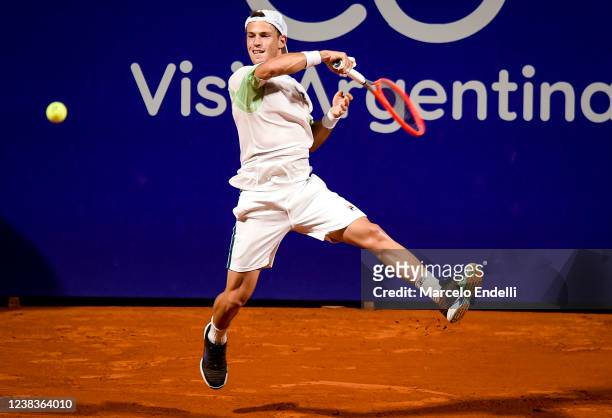 Diego Schwartzman of Argentina hits a forehand during a match against Jaume Munar of Spain at Buenos Aires Lawn Tennis Club on February 10, 2022 in...