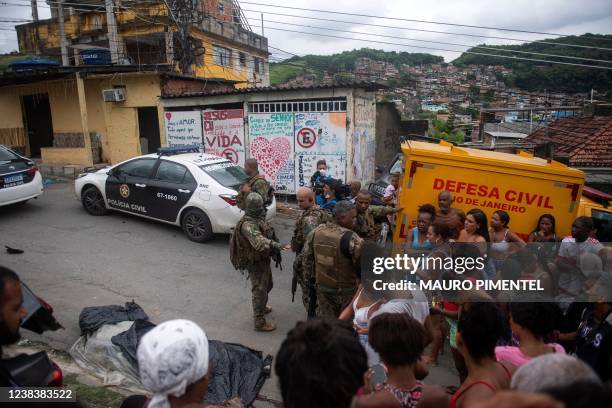 Graphic content / A body covered by a black bag lies on a street after a police raid in the neighborhood of Vila Cruzeiro, on Rio de Janeiro's north...
