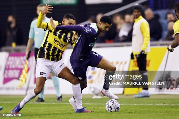 Danilho Doekhi of Vitesse, Cody Gakpo of PSV Eindhoven fight for the ball during the Dutch Eredivisie match between Vitesse and PSV at the Gelredome...