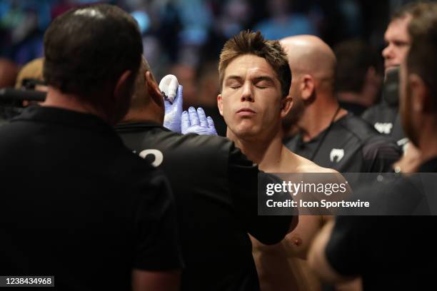 Alexander Hernandez prepares to fight Renato Moicano in their lightweight fight during UFC 271 on February 12 at Toyota Center in Houston, TX.