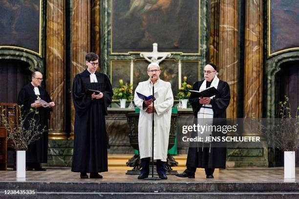 Imam Of The Time Photos and Premium High Res Pictures - Getty Images