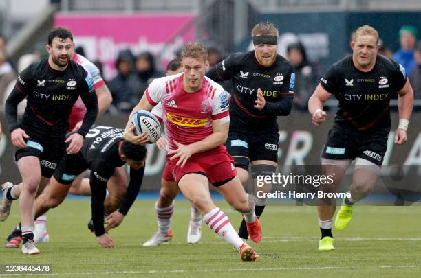 Louis Lynagh of Harlequins makes a run during the Gallagher Premiership Rugby match between Saracens and Harlequins at StoneX Stadium on February 13,...