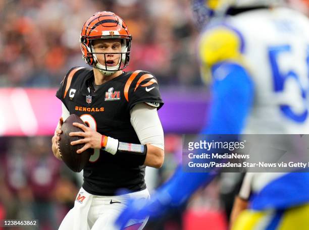Inglewood, CA Quarterback Joe Burrow of the Cincinnati Bengals fades back to pass against the Los Angeles Rams during the second quarter of the NFL...