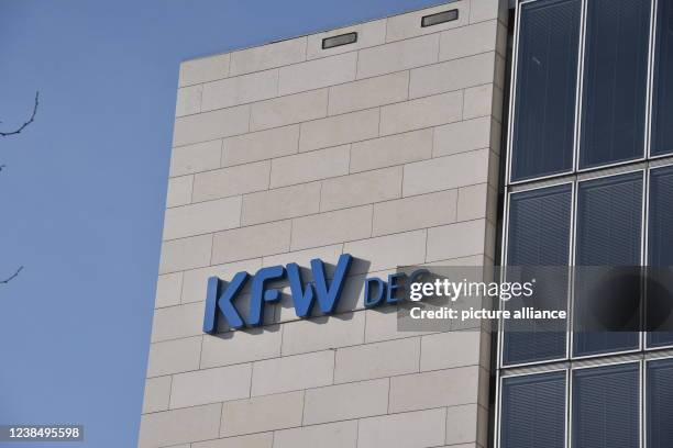 February 2022, North Rhine-Westphalia, Cologne: DEG KFW lettering on a house wall - DEG - Deutsche Investitions- und Entwicklungsgesellschaft mbH is...