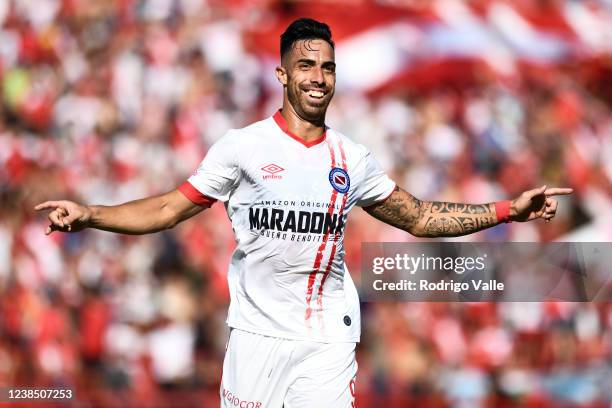 Gabriel Avalos of Argentinos Juniors celebrates after scoring the first goal of his team during a match between Argentinos Juniors and Newell's Old...