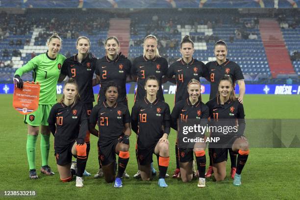 Back row Holland women goalkeeper Sari van Veenendaal, Vivianne Miedema of Holland women, Aniek Nouwen of Holland women, Stefanie van der Gragt of...