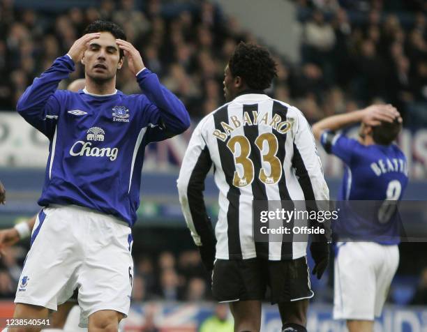 Premiership Football, Everton v Newcastle United, Mikel Arteta of Everton and James Beattie react after a missed chance on goal against Newcastle.
