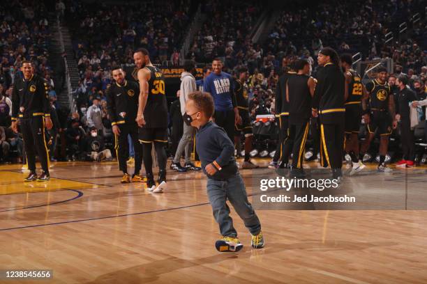 Canon Curry, son of Stephen Curry of the Golden State Warriors, during the All Star jersey presentation before the game against the Denver Nuggets on...