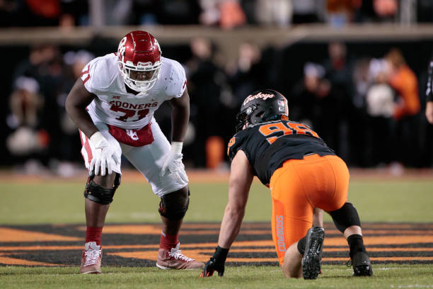 Oklahoma Sooners offensive lineman Anton Harrison lines up against Oklahoma State Cowboys defensive tackle Brendon Evers on November 27th, 2021