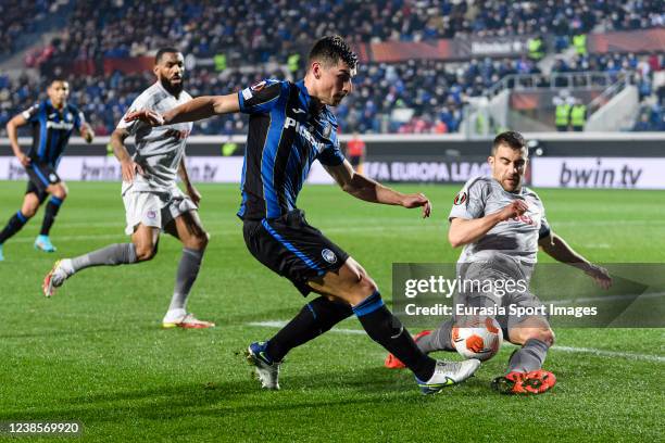 Ruslan Malinovskyi of Atalanta attempts a kick while being defended by Sokratis Papastathopoulos of Olympiacos during the UEFA Europa League Knockout...
