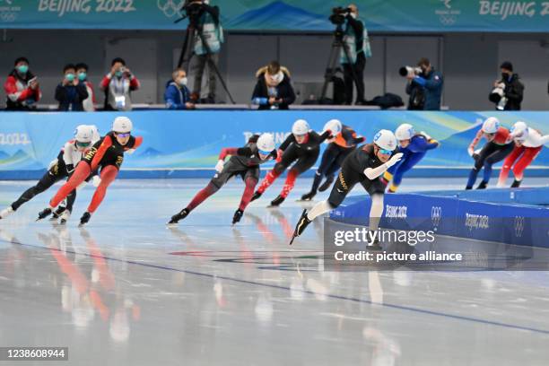 February 2022, China, Peking: Olympics, speed skating, mass start, women, semifinals, National Speed Skating Oval, Claudia Pechstein of Germany in...