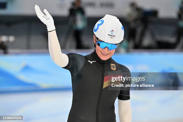 February 2022, China, Peking: Olympics, speed skating, mass start, women, final, National Speed Skating Oval, Claudia Pechstein of Germany waves...
