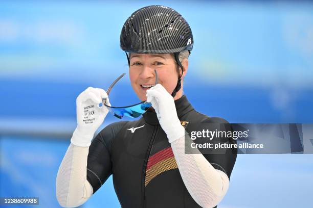 February 2022, China, Peking: Olympics, speed skating, mass start, women, semifinals, National Speed Skating Oval, Claudia Pechstein of Germany puts...