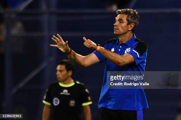 Mauricio Pellegrino of Velez Sarsfield gestures during a match between Velez Sarsfield and Independiente as part of Copa de la Liga 2022 at Jose...
