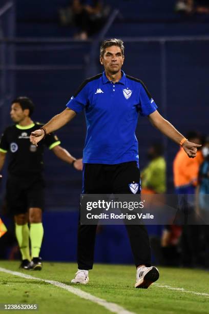 Mauricio Pellegrino of Velez Sarsfield gestures during a match between Velez Sarsfield and Independiente as part of Copa de la Liga 2022 at Jose...