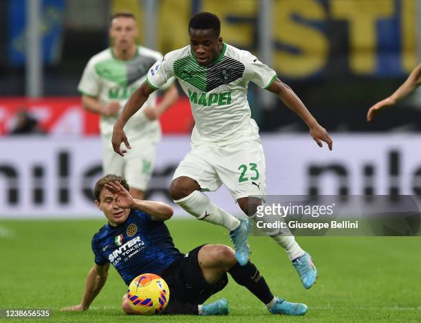Hamed Junior Traorè of US Sassuolo and Nicolo' Barella of FC Internazionale in action during the Serie A match between FC Internazionale and US...
