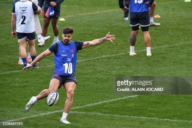 French XV de France player Romain Ntamack takes part in captain run in Marcoussis on February 22, 2022 ahead of the Six Nations rugby union...