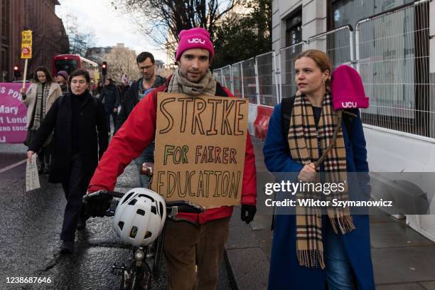 Lecturers, trade unionists and students march through the City of London in solidarity with higher education strikes taking place at 68 British...