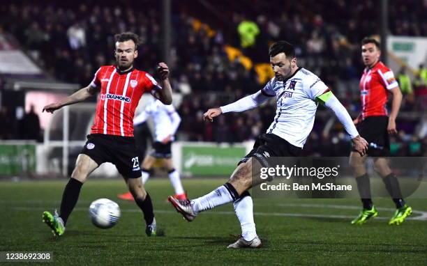 Louth , Ireland - 18 February 2022; Patrick Hoban of Dundalk and Cameron Dummigan of Derry City during the SSE Airtricity League Premier Division...