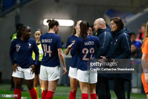 Corinne Diacre Head Coach of France talks to her players during the Tournoi de France 2022 match between Women's France and Women's Netherlands at...