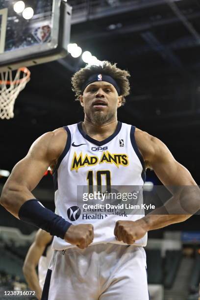 Justin Anderson of the Fort Wayne Mad Ants flexes against the Cleveland Charge on February 23, 2022 in Cleveland, Ohio at the Wolstein Center. NOTE...