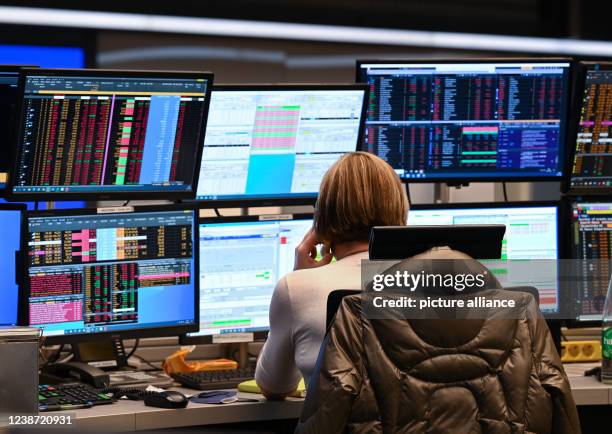 February 2022, Hessen, Frankfurt/Main: A stock trader watches her monitors on the floor of the Frankfurt Stock Exchange. The Russian attack on...