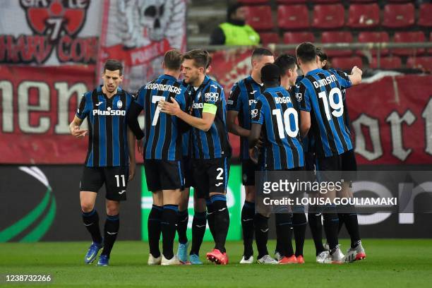 Atalanta's players celebrate after scoring a goal during the UEFA Europa League knockout round play-off second leg football match between Olympiacos...
