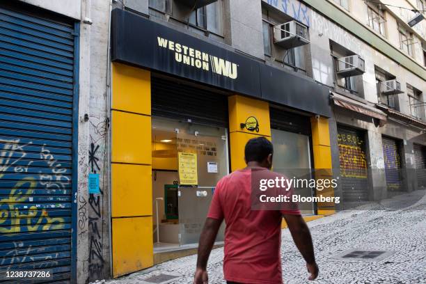 28.132 fotos de stock e banco de imagens de Western Union - Getty