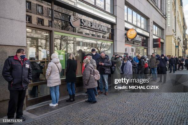 Close The Queue Cut Queue Photos and Premium High Res Pictures - Getty Images