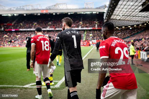 Aaron Wan-Bissaka, Bruno Fernandes and David de Gea of Manchester United walk out to the pitch prior to the Premier League match between Manchester...