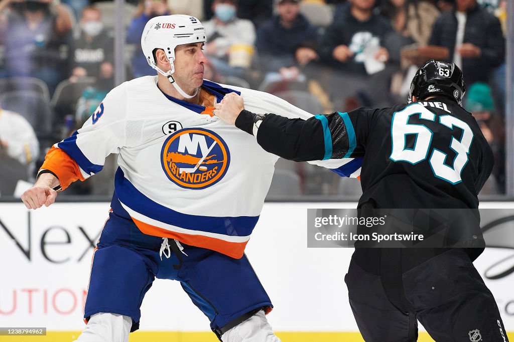NHL: FEB 24 Islanders at Sharks