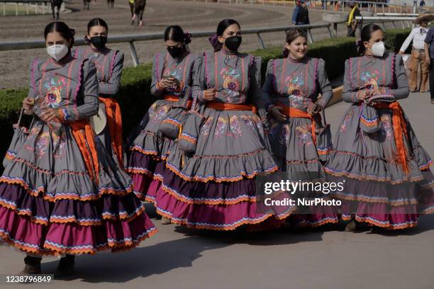 Group of skirmishes at the Hipódromo de Las Américas located in Mexico City, where some exhibitions were held such as floreo de reata, el gallo...