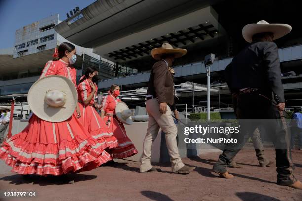 Skirmish and two charros at the Hipódromo de Las Américas located in Mexico City, where some exhibitions of &quot;floreo de reata&quot;, &quot;el...